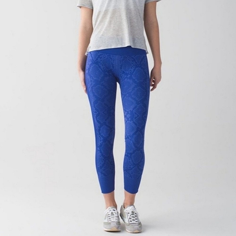 EUC Lululemon Ebb To Street Snake Print Leggings Sapphire Blue Size 4